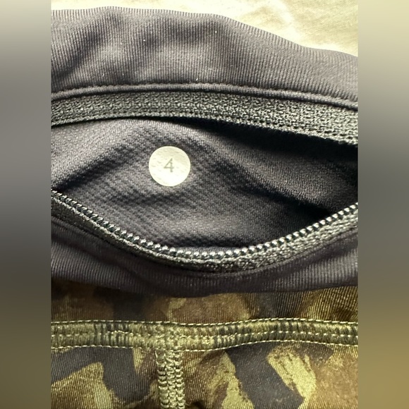 đź’™Lululemon Run: Inspire Crop II *Full-On Luxtreme (Mesh) - Picture 8 of 9